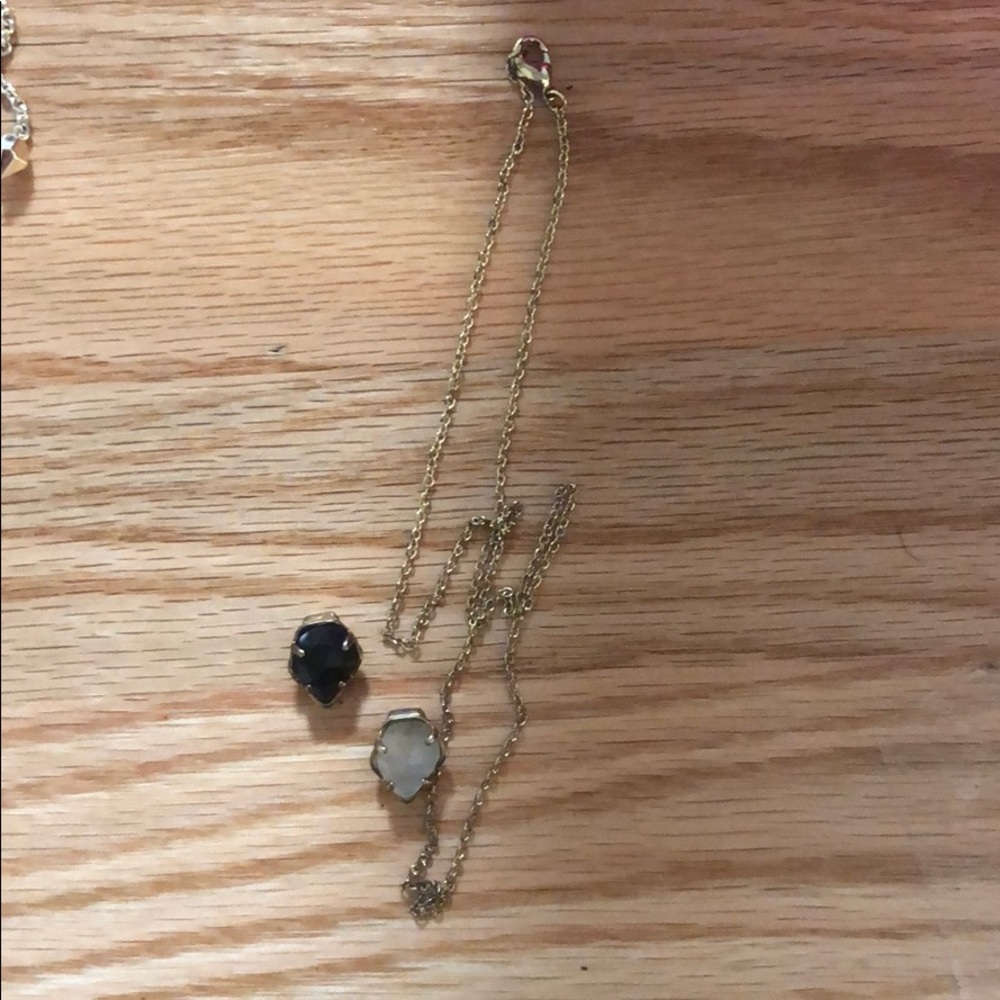 Kendra Scott necklace